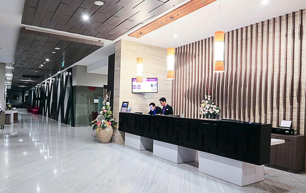 Mercure Palu Hotel Ngoại thất bức ảnh