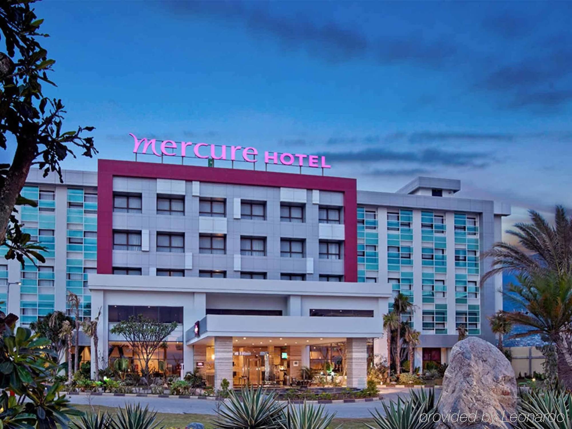 Mercure Palu Hotel Ngoại thất bức ảnh