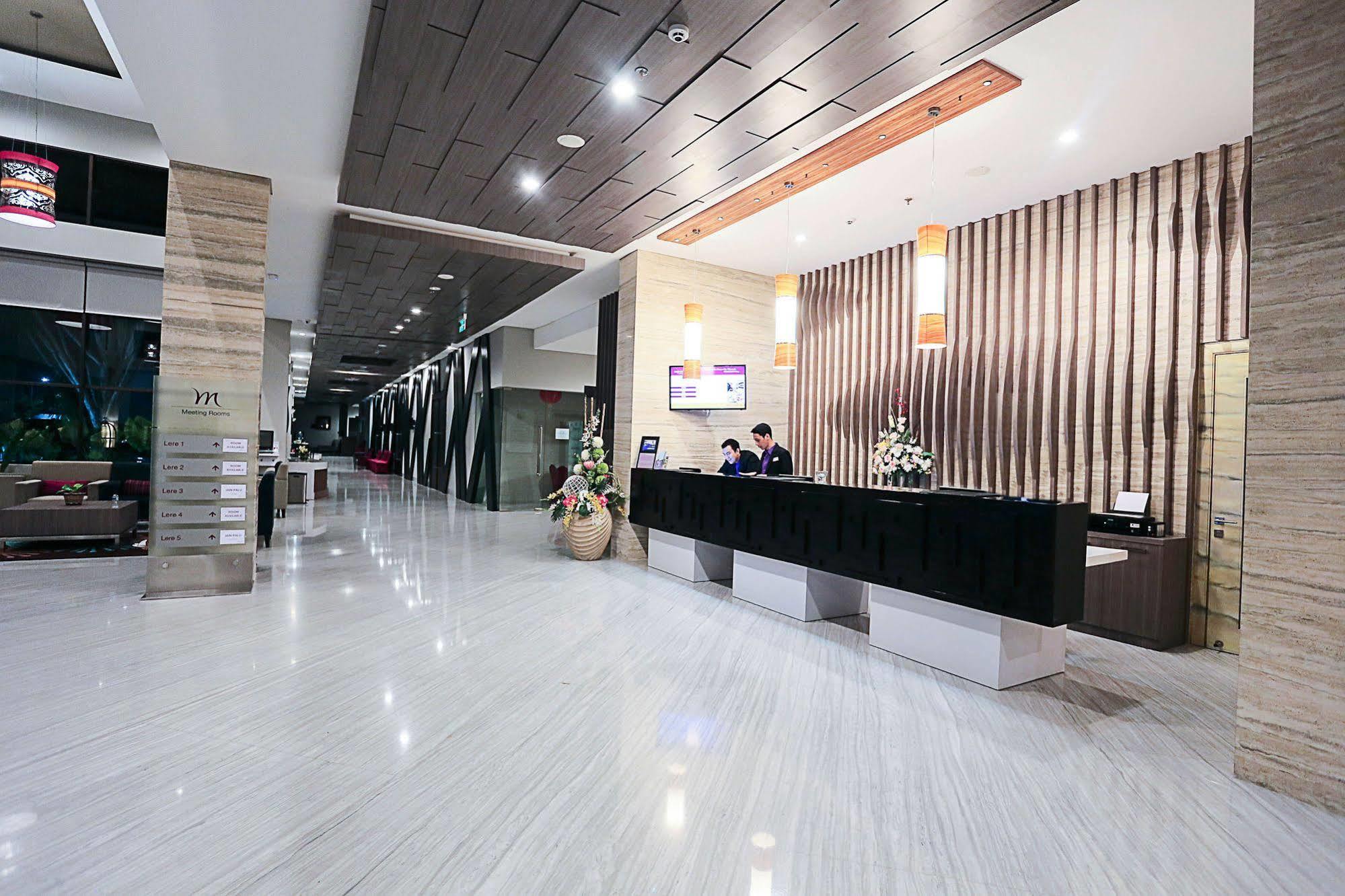 Mercure Palu Hotel Ngoại thất bức ảnh