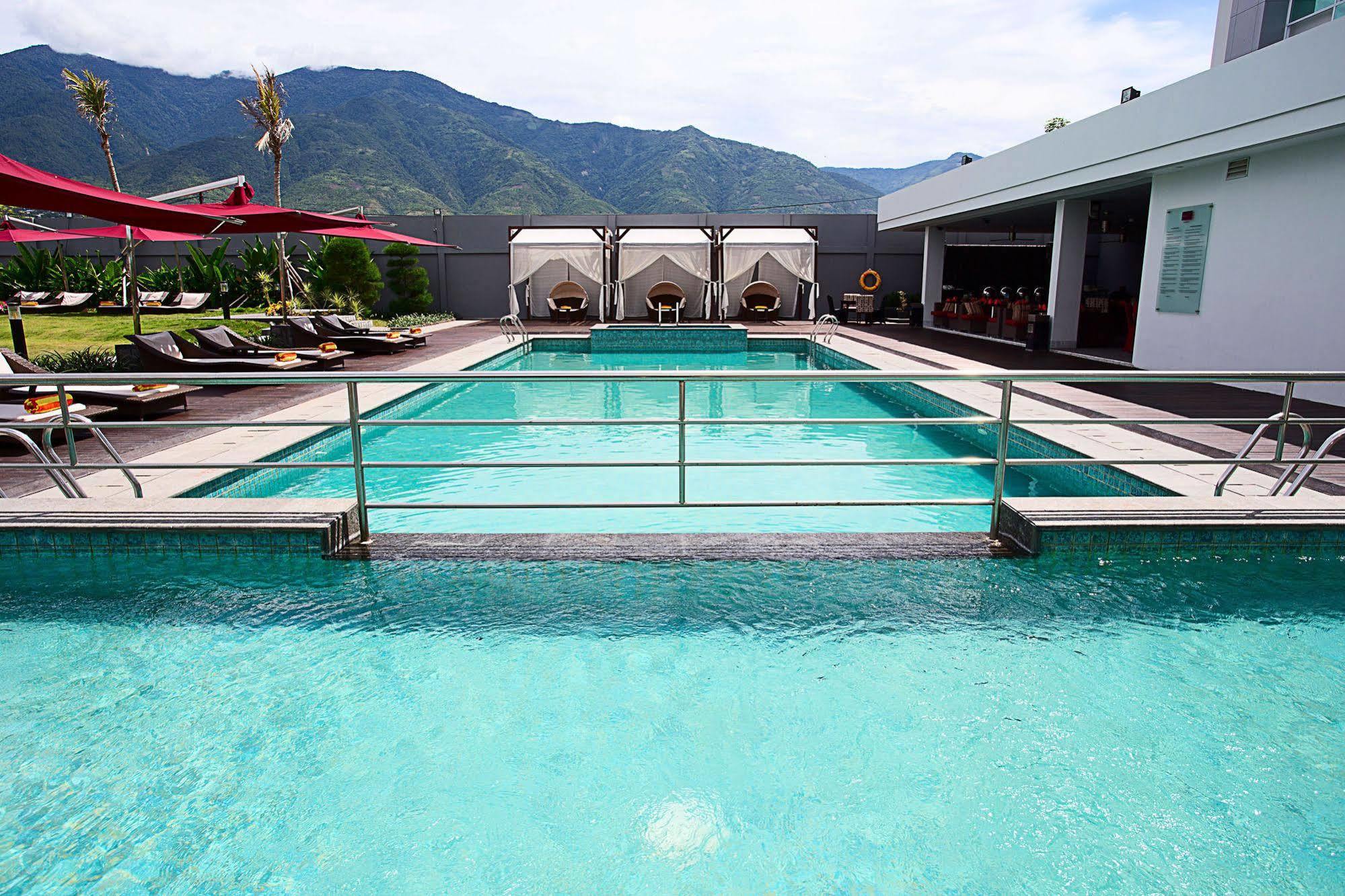 Mercure Palu Ngoại thất bức ảnh
